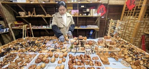 劍門關景區(qū)柏木文創(chuàng)旅游產(chǎn)品引領新風尚，游客青睞食品開發(fā)