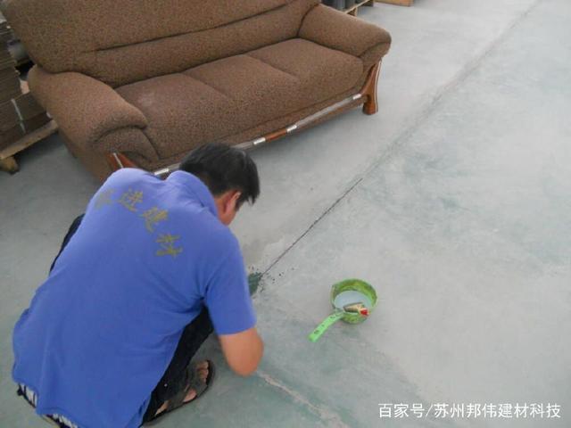 水泥耐磨地面掃不干凈怎么辦？先別急著修補(bǔ)，根源可能在這里